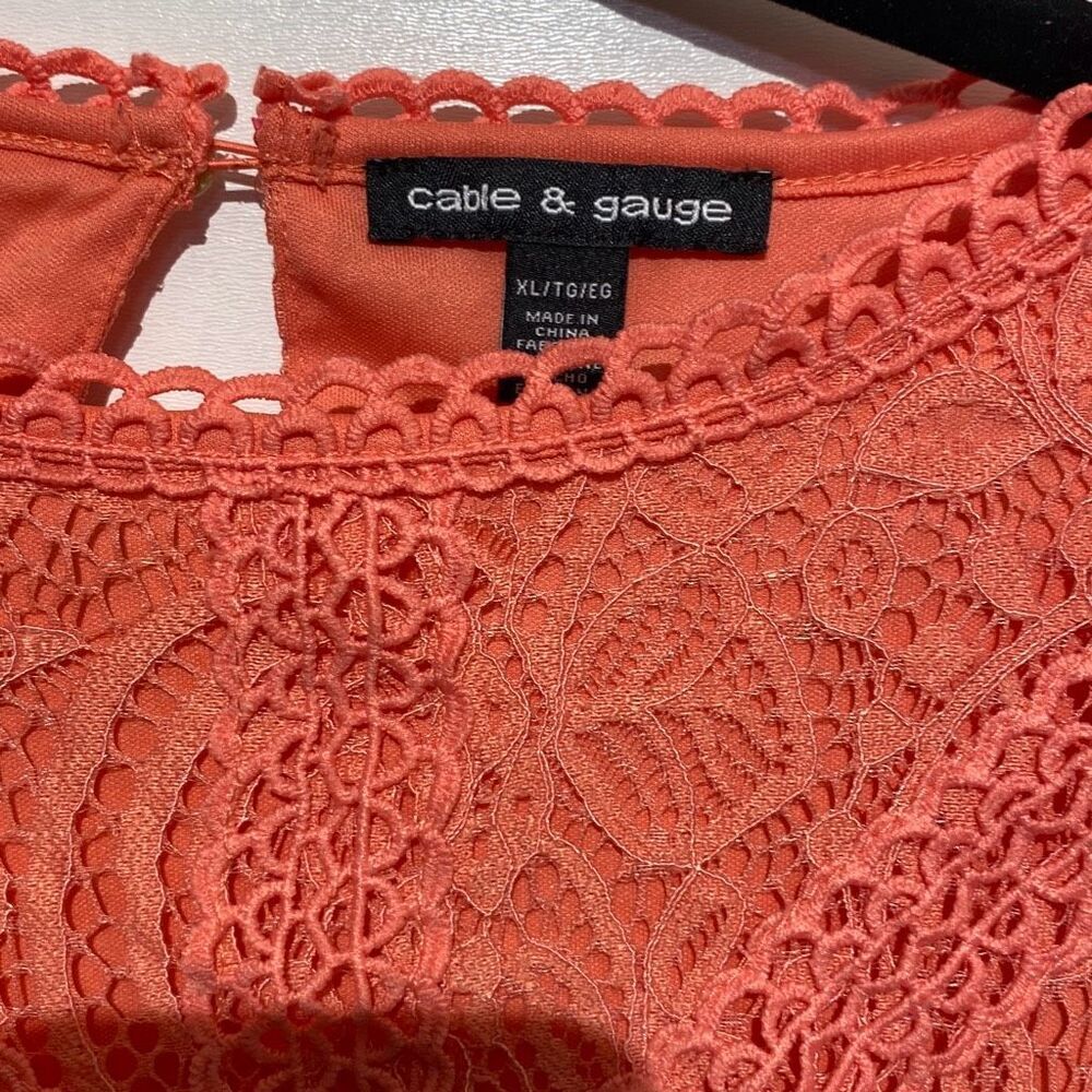 Cable & Gauge Coral Floral Lace Flutter Sleeve Top XL Round Neck Keyhole Back - Picture 3 of 8